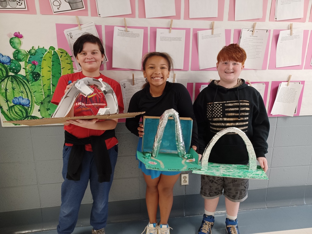 Students holding Gateway Arch projects.